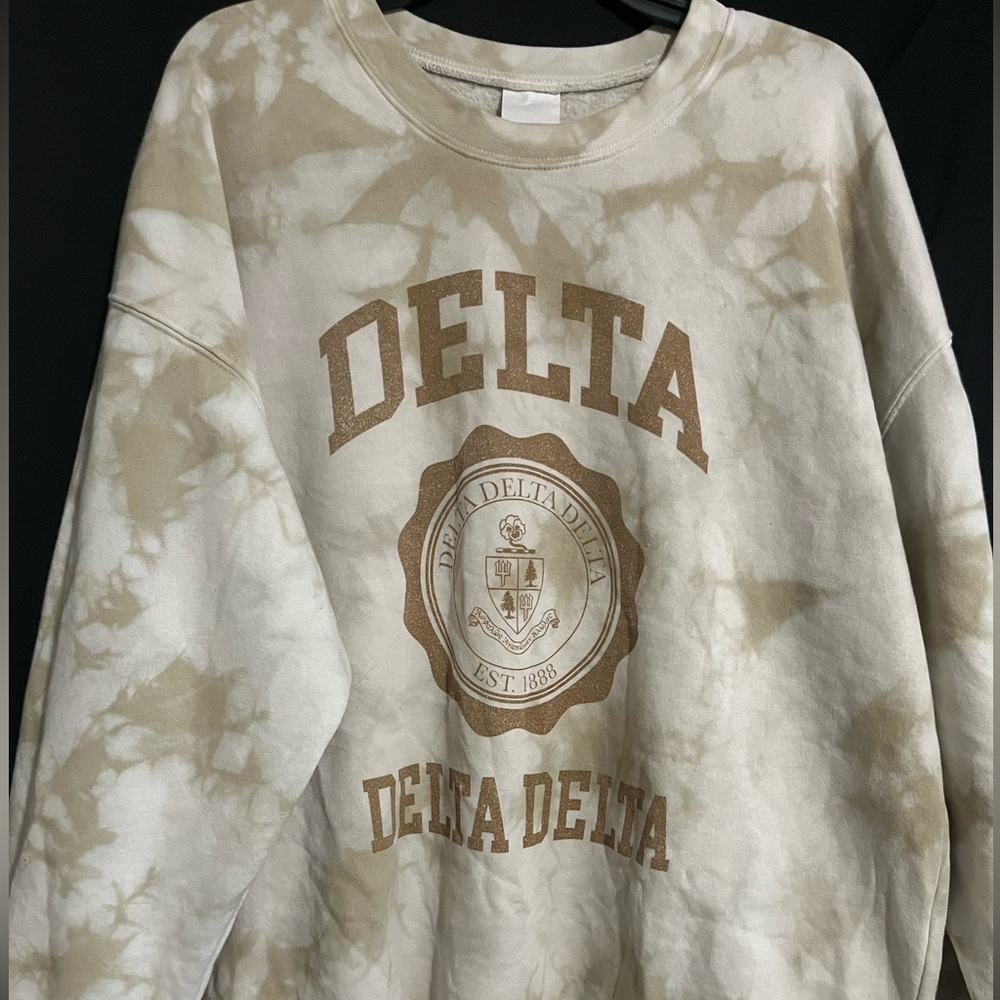 University Tees Tri Delta oversized crewneck